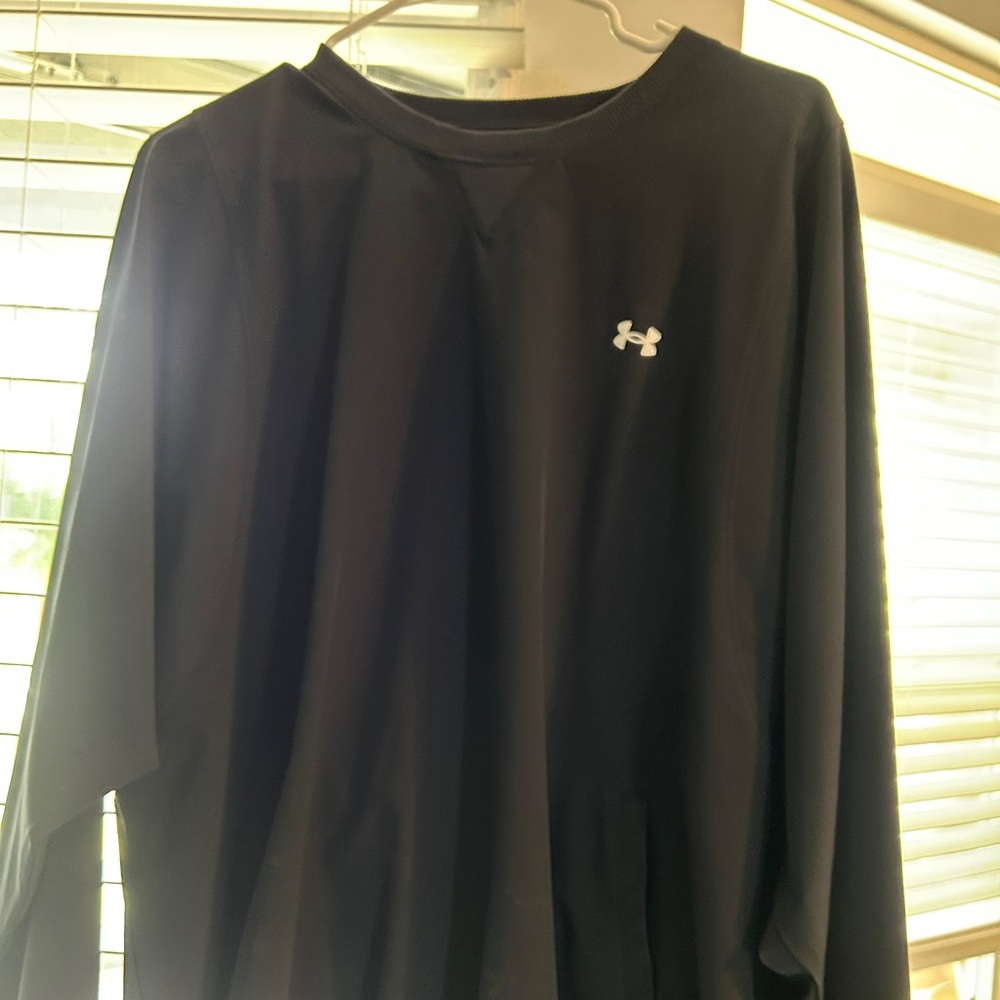 Under Armour Women’s XL Black Nylon/Polyester Crewneck.